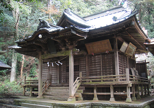 日本の絹の発祥の地といわれる神社